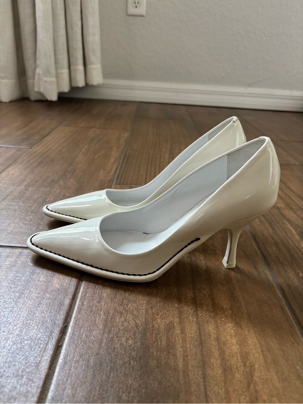 Jil Sander Cream Patent Pointed Toe Pumps with Contrast Stitch EU39 - Picture 4 of 16